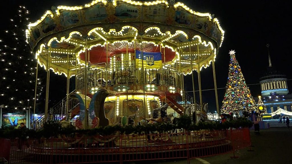 فيديو. تجد العائلات هدوءًا نادرًا في مركز المعارض بأوكرانيا وسط انقطاع التيار الكهربائي 1200x675 cmsv2 b509fe5d cfab 5020 9c55 48622a0d1c1e 9574418