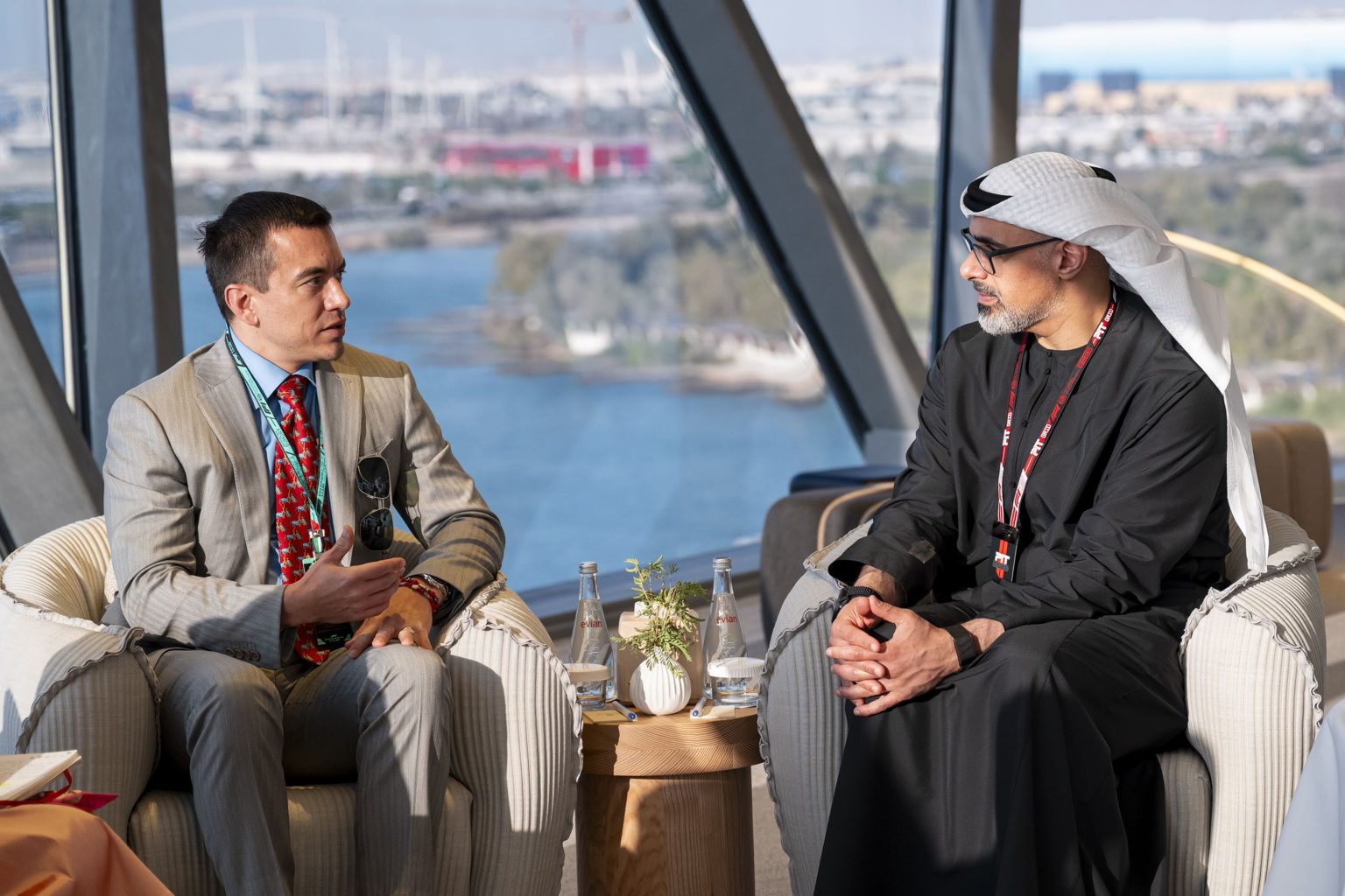 خالد بن محمد بن زايد يستعرض مع رئيس الإكوادور علاقات التعاون والصداقة بين البلدين 1765126875 image