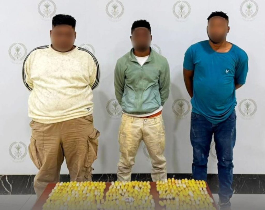 شرطة الشارقة تحبط عمليتي تهريب لـ 17 كيلوجرامًا من “الكوكايين” 1765376164 image