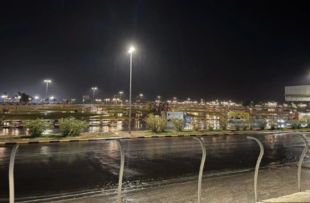 هطول أمطار متفرقة على محافظتي رفحاء وتيماء ومدينة عرعر وينبع والمدينة المنورة ajel2F2025 12 082Fy18ripsc2FCapture