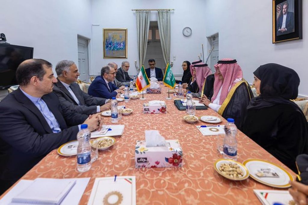 نائب وزير الخارجية يبحث سبل التعاون مع نظيره الإيراني ajel2F2025 12 092Fh529fuux2FG7vEN6lXcAE6OEQ