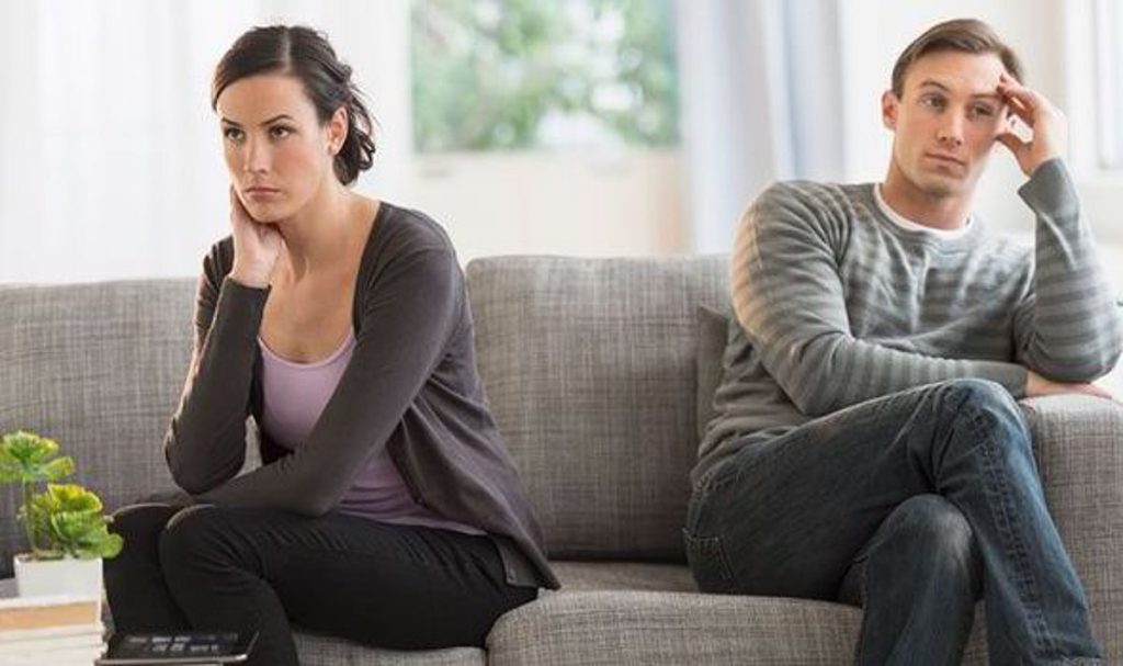 مستشارة أسرية: الهاتف أحد عوامل زيادة المشاكل في البيوت لانشغال الأزواج به عن بعضهما ajel2F2025 12 112Fdz0xlgax2F 521010