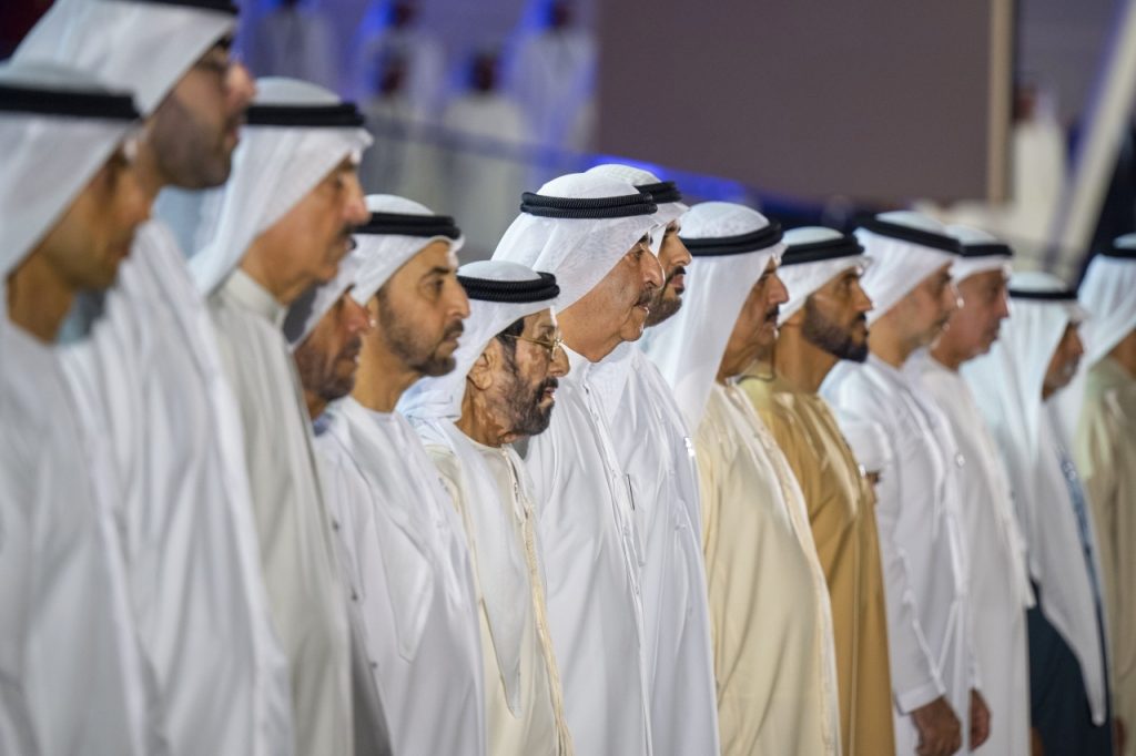 حاكم أم القيوين والشيوخ يشهدون مراسم يوم الشهيد في واحة الكرامة 1701392767 image