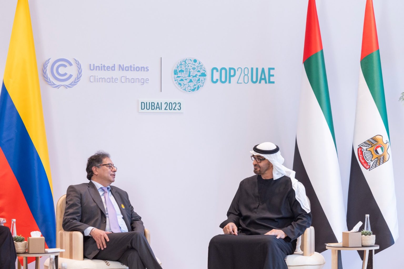 رئيس الدولة يبحث مع الرئيس الكولومبي العلاقات الثنائية وأجندة مؤتمر (COP28) 1701544209 image