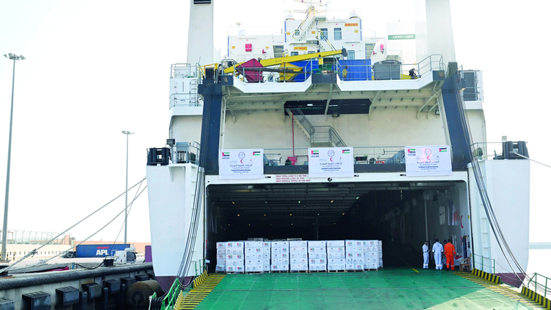 سفينة إماراتية تحمل 4000 طن مساعدات إنسانية لدعم الأشقاء الفلسطينيين 1701574258 image