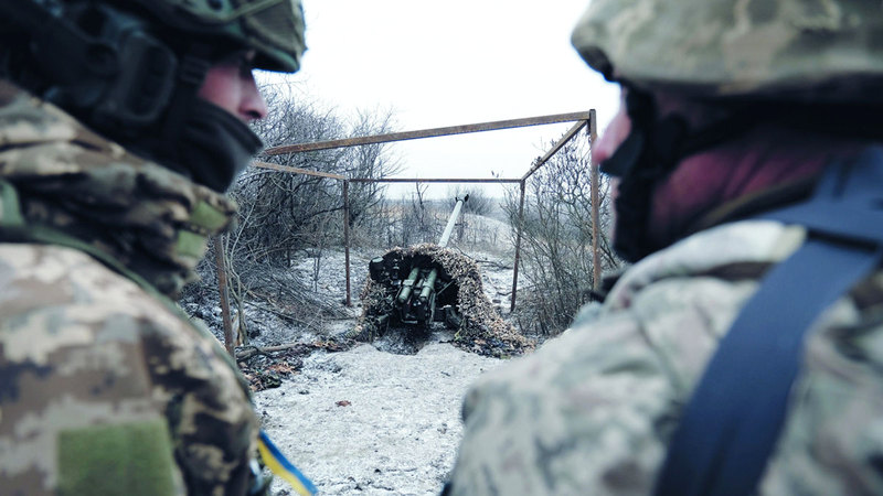 الخلاف يتصاعد بين الرئيس الأوكراني وقائده الأعلى.. والمستفيد الأول روسيا 1702162462 image