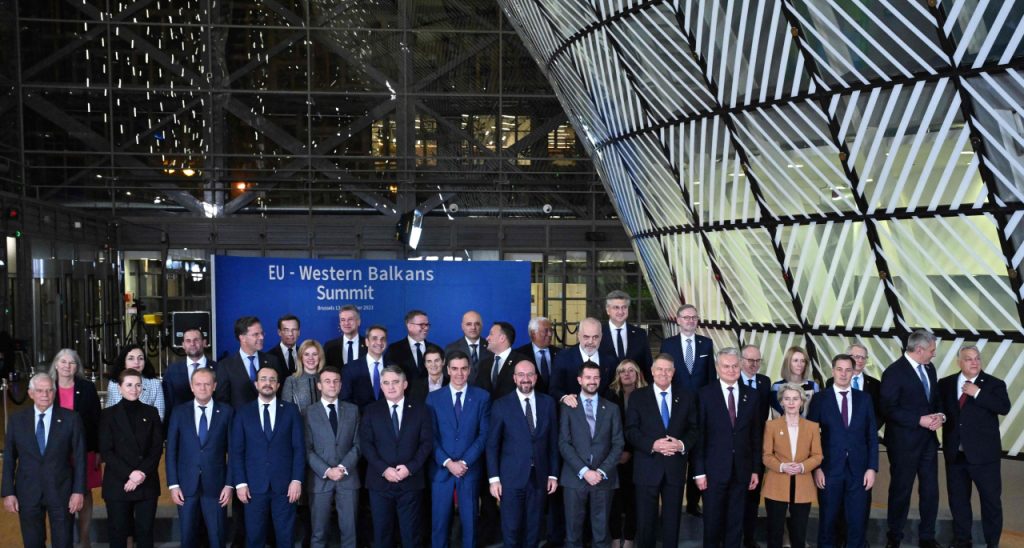 أغلبية الاتحاد الأوروبي تقرّ بدء مفاوضات انضمام أوكرانيا 1702683863 image