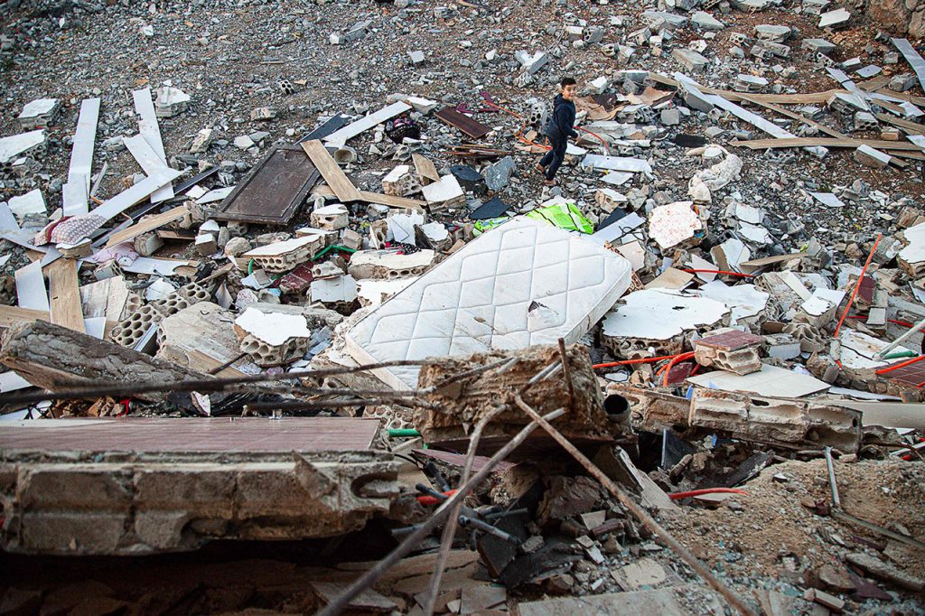 مقتل 90 فلسطينياً في غارات إسرائيلية على جباليا 1702843700 image