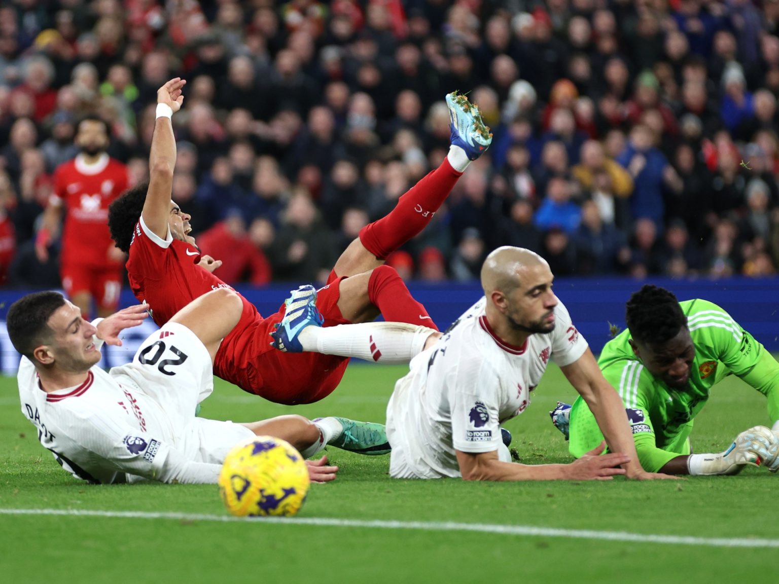 قمة لم تف بوعودها.. مان يونايتد ينتزع تعادلا من ليفربول ويهدي الصدارة لأرسنال 1862706948 1702837642