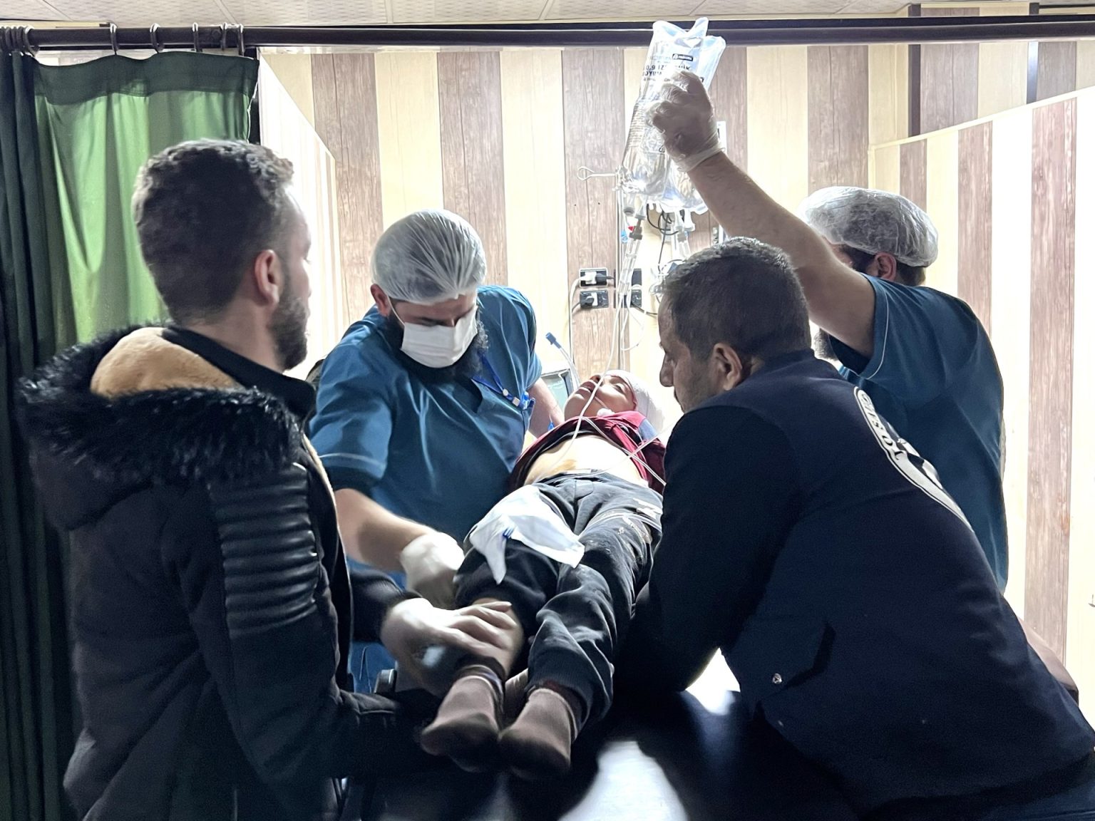 إصابات في قصف قوات النظام السوري مدرسة بريف إدلب 33084751 1701530768