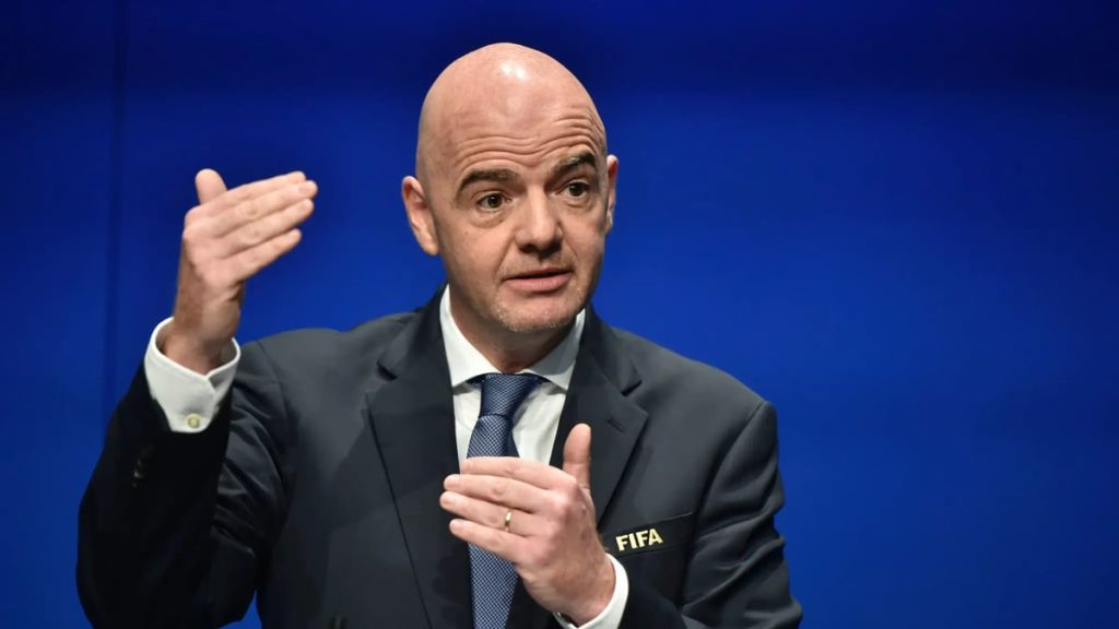 إنفانتينو يزور مركز التدريب الإقليمي بجدة مع نخبة أساطير الكرة العالمية Gianni Infantino.webp