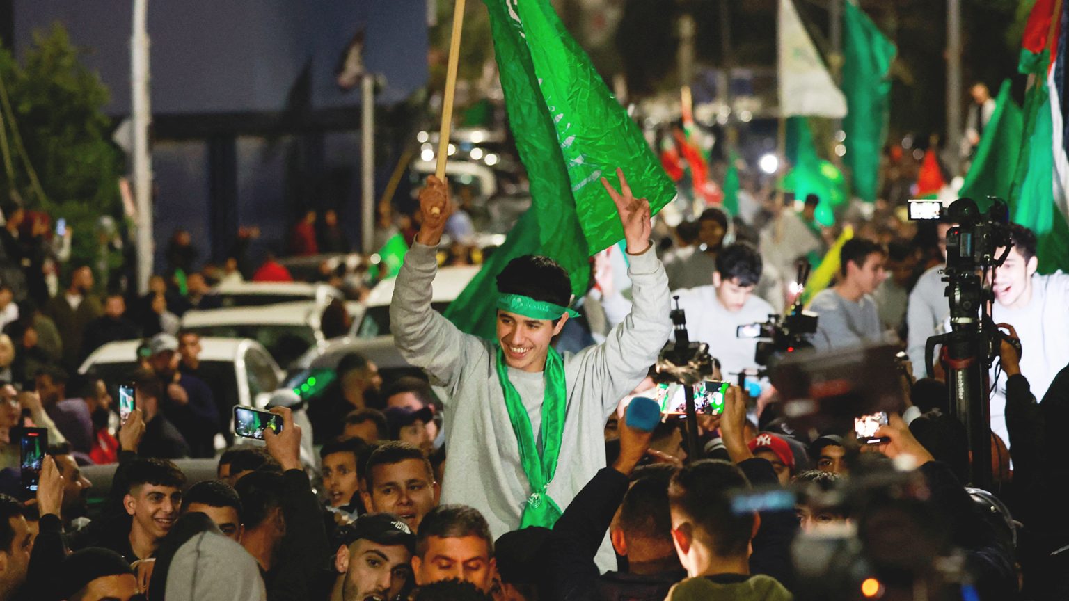 STINIANS PRISONERS 1701367410