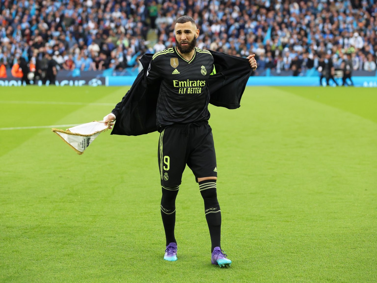 شائعات تحدثت عن مغادرته اتحاد جدة.. الريال يوصد أبوابه في وجه بنزيمة 1491301619 1685517094