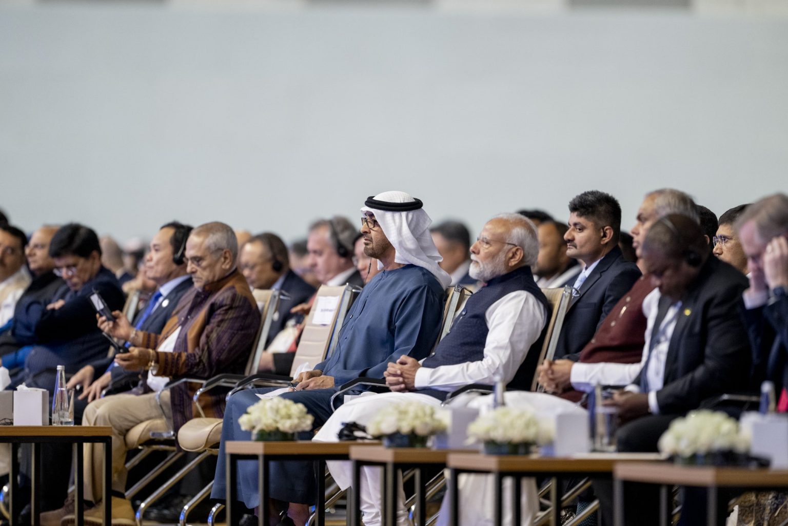 محمد بن زايد: الإمارات تدعم بناء جسور التعاون التي تسهم في تحقيق التنمية والازدهار للشعوب كافة 1704875477 image