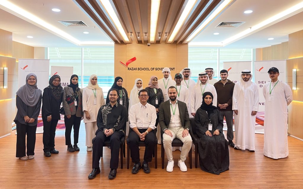 طلبة يشاركون بمخيم «قادة المستقبل الإماراتي» بماليزيا 1705110271 image