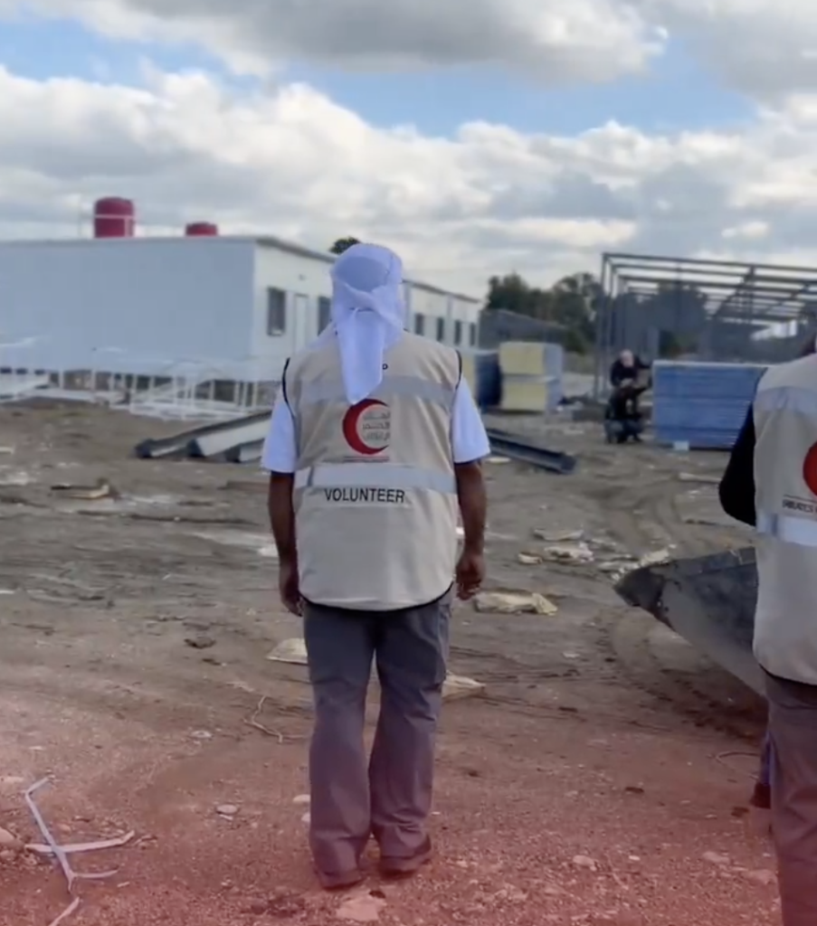 “الهلال الأحمر الإماراتي” تشرف على مشروع إنشاء 1000 وحدة سكنية في سورية 1705498243 image