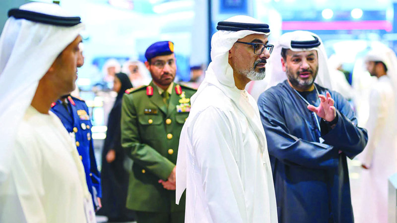 خالد بن محمد يزور معرضي «يومكس» و«سيمتكس» 1706225968 image