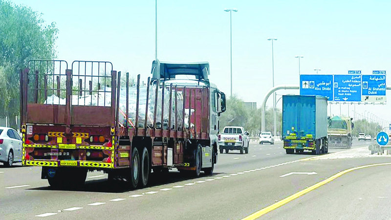 شرطة أبوظبي تسمح للمركبات الثقيلة بالتجاوز على شارع الشيخ خليفة بن زايد الدولي 1706308776 image