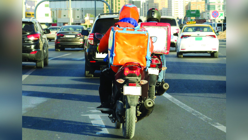 سائقو دراجات نارية ينتهكون مسافة الأمان 1706571703 image