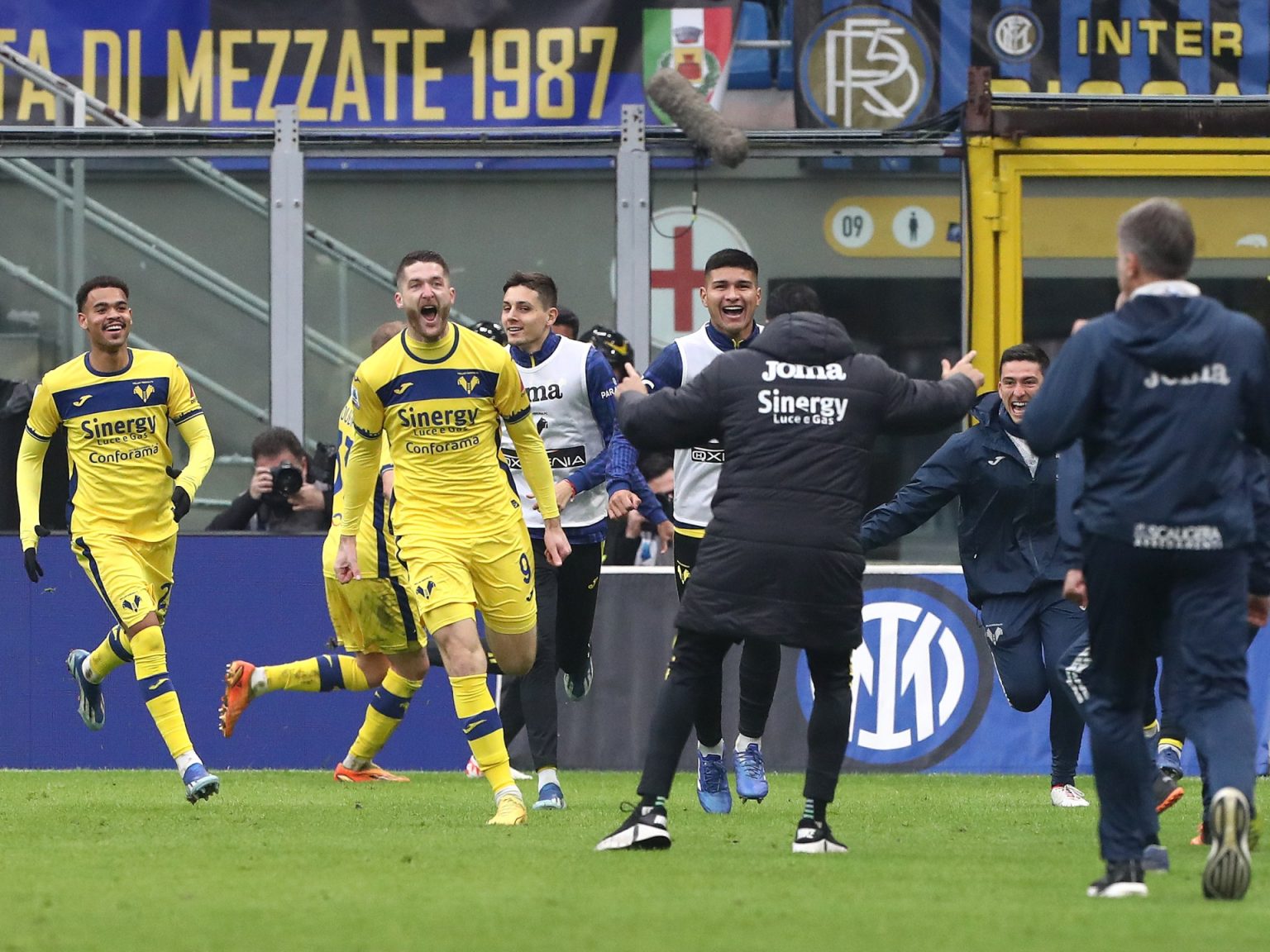 1911985328 1704641611