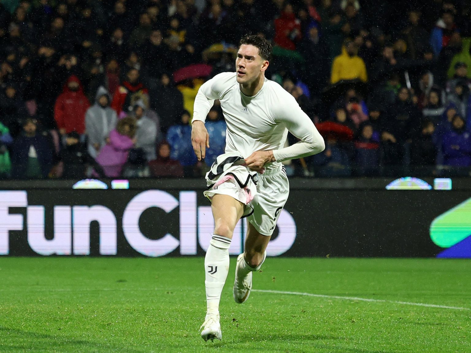 الدوري الإيطالي.. فوز مثير ليوفنتوس وميلان يعزز مركزه الثالث ونابولي يواصل الانهيار 1915265619 1704658151