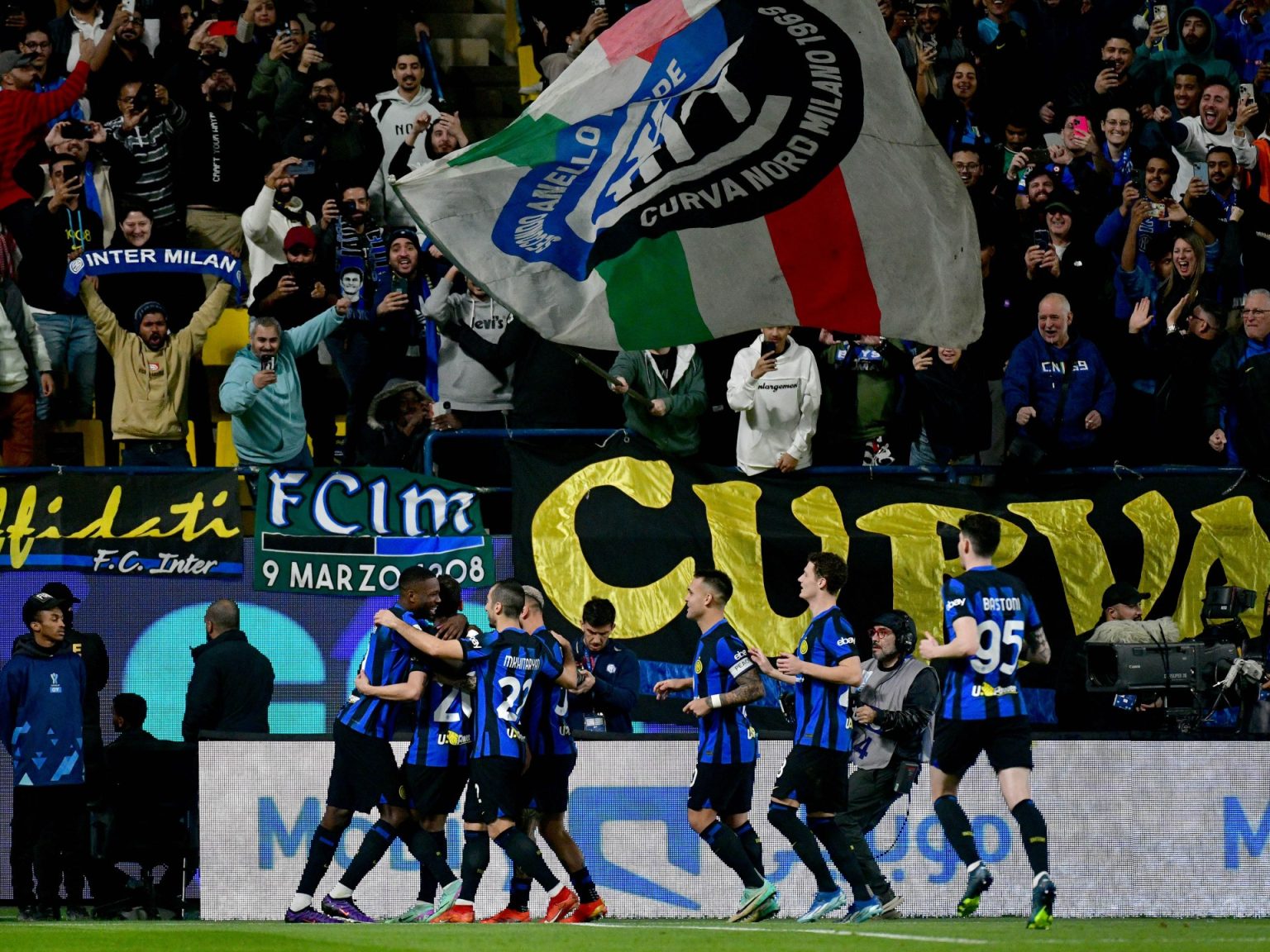 1945695524 1705699676