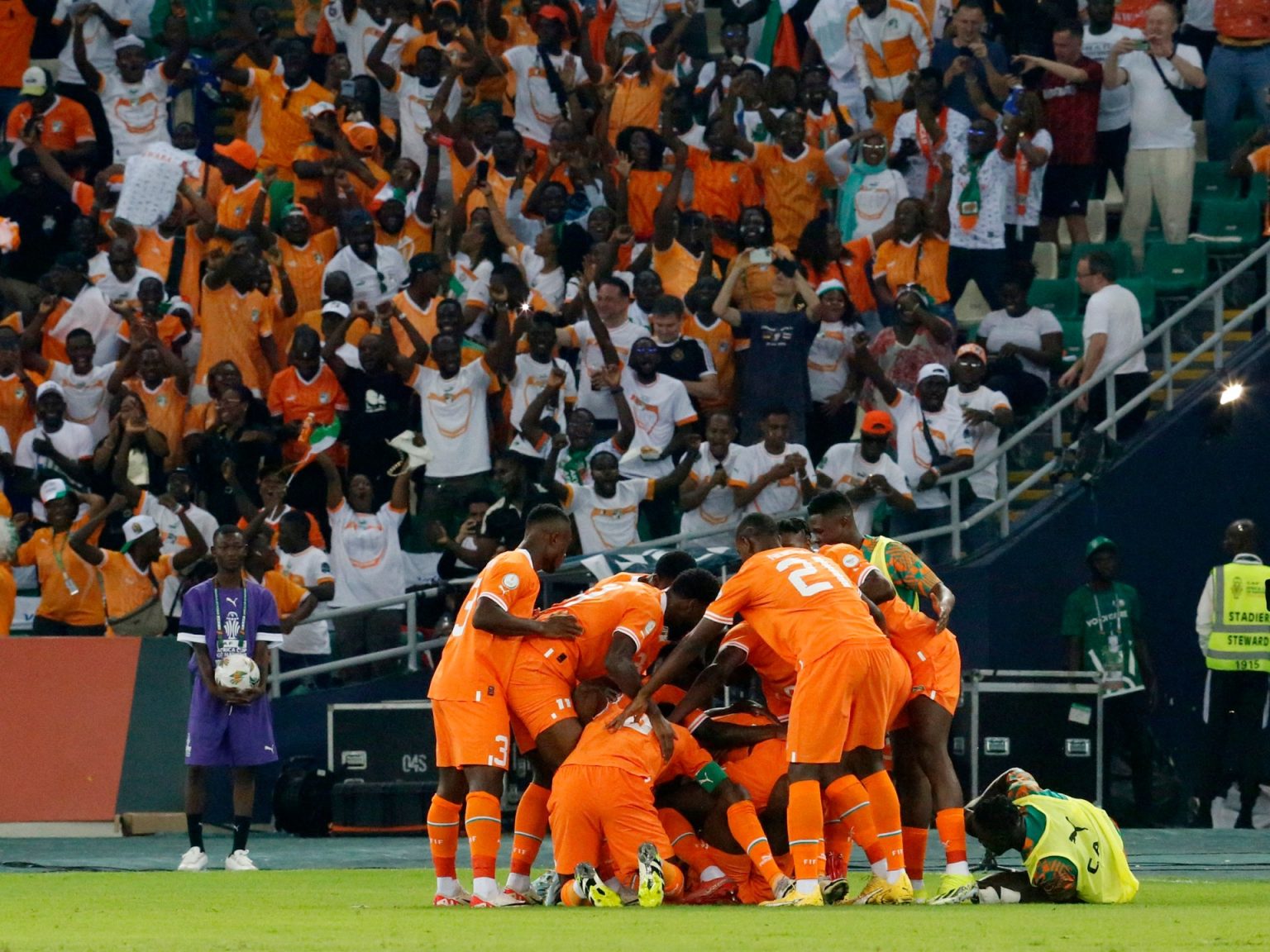 مباشر.. ساحل العاج تواجه غينيا الاستوائية ونيجيريا ضد غينيا بيساو في كأس أفريقيا Pic 45333 1705177617