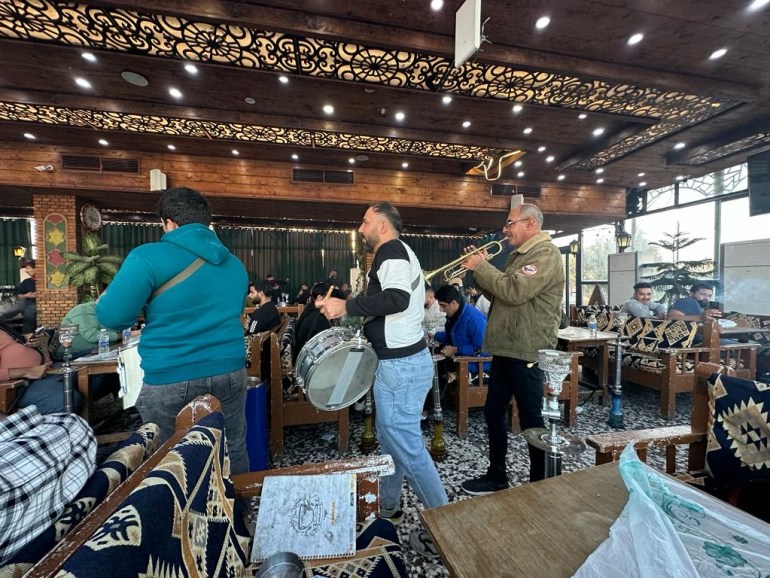 أجواء حماسية يعيشها العراقيون قبيل مباريات "أسود الرافدين" 1 أجواء حماسية يعيشها العراقيون قبيل مباريات اسود الرافدين