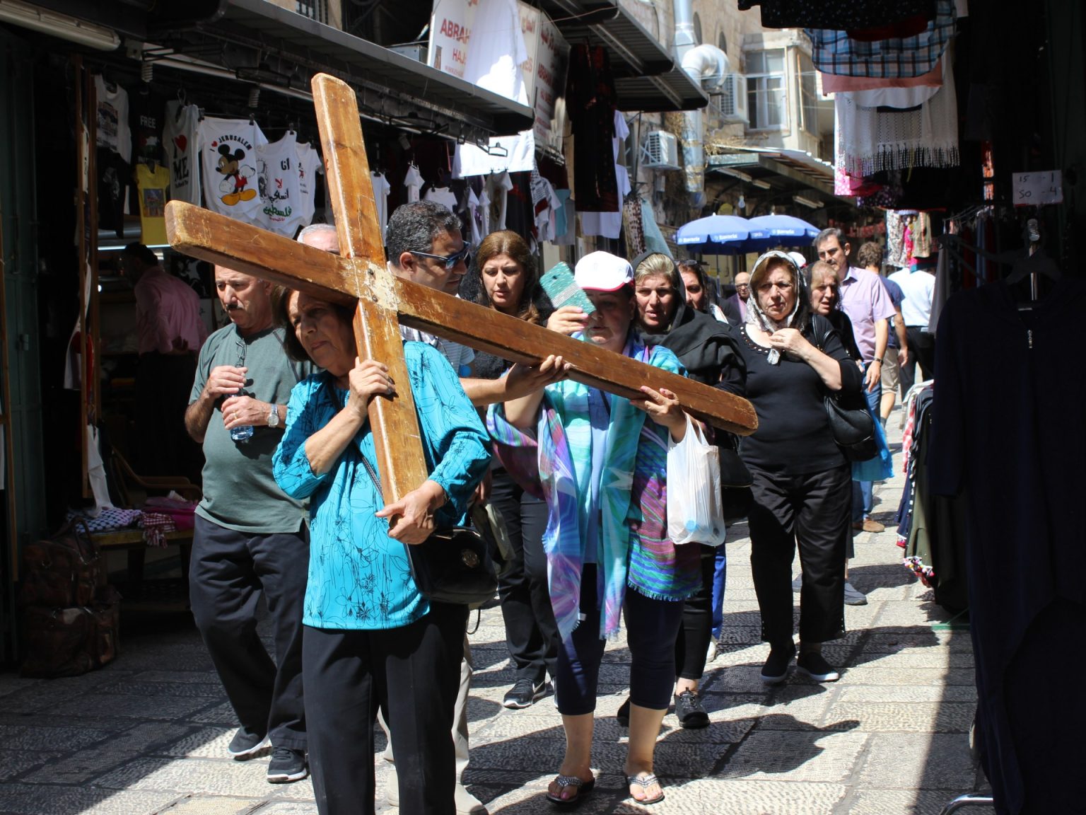 مستوطنان يهاجمان راهبا بالقدس ودعوات لحماية مسيحيي المدينة 02 9
