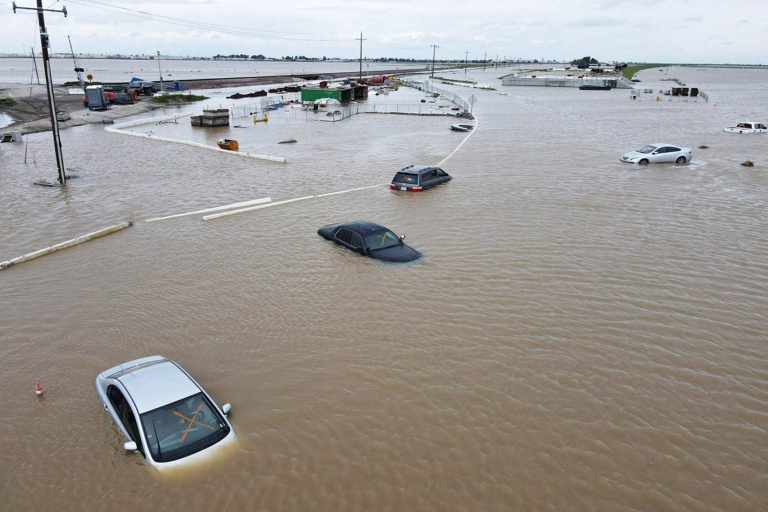 كاليفورنيا تتأهب لعاصفة ثانية أشد عنفاً وتحذيرات من فيضانات 1706943643 image