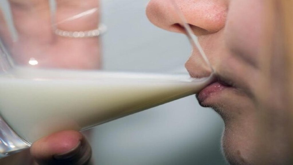 فوائد حليب الماعز.. كنز من الفيتامينات للصحة والجمال 1707121544 image