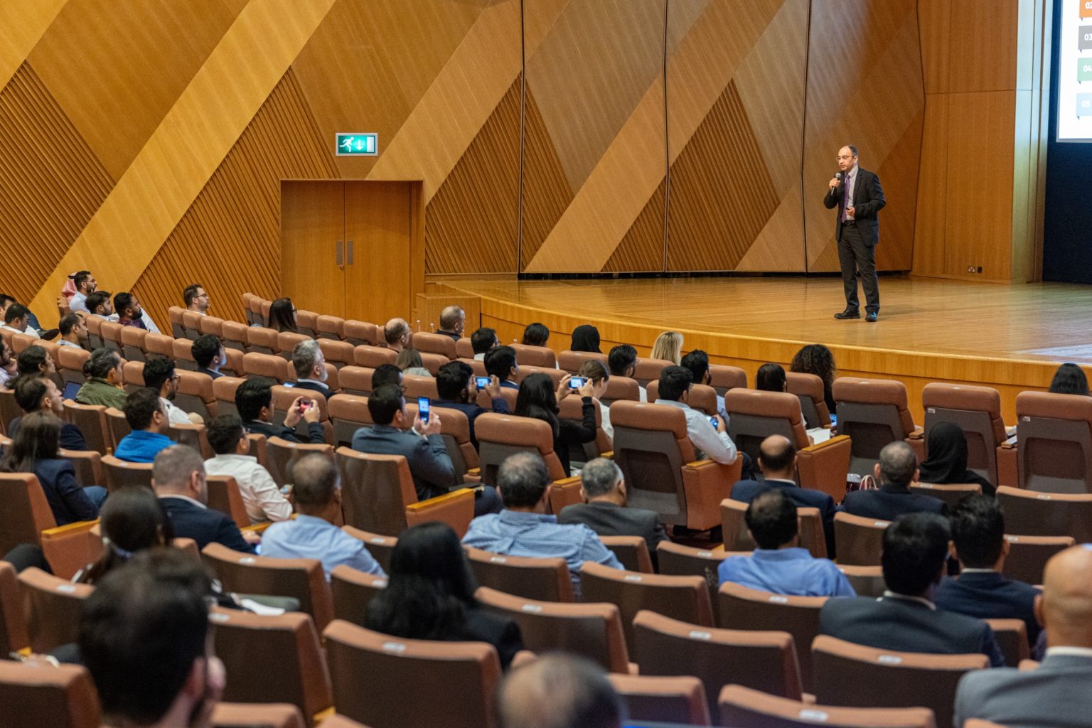 مجلس المناطق الحرة في دبي و«مالية دبي» ينظمان ورشاً توعوية حول «ضريبة الشركات» 1707132506 image
