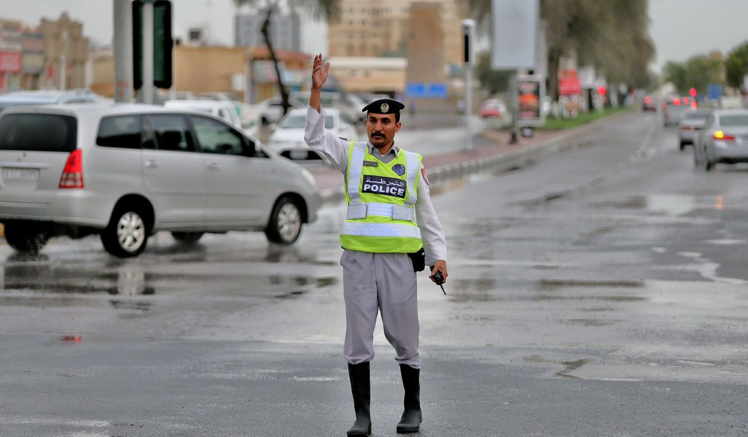شرطة رأس الخيمة توصي بالقيادة الآمنة أثناء هطول الأمطار والتقلبات الجوية المتوقعة 1707592760 image
