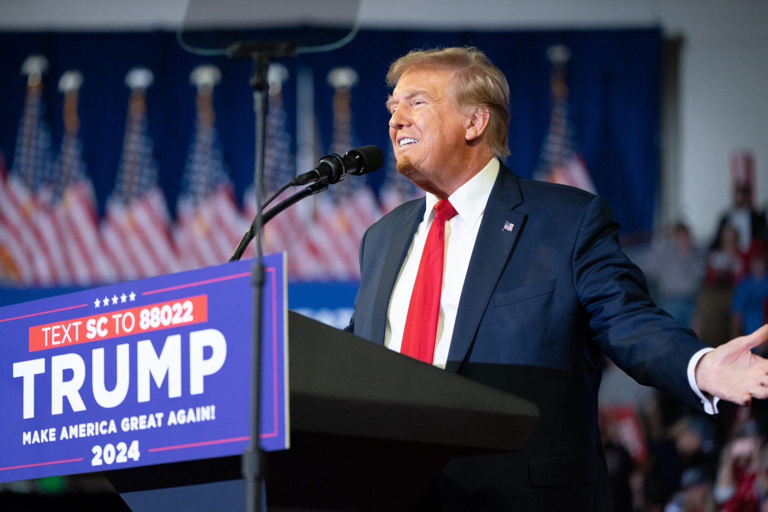 ترامب يعد بـ «بأكبر عملية ترحيل» للمهاجرين حال فوزه بالانتخابات 1707625675 image