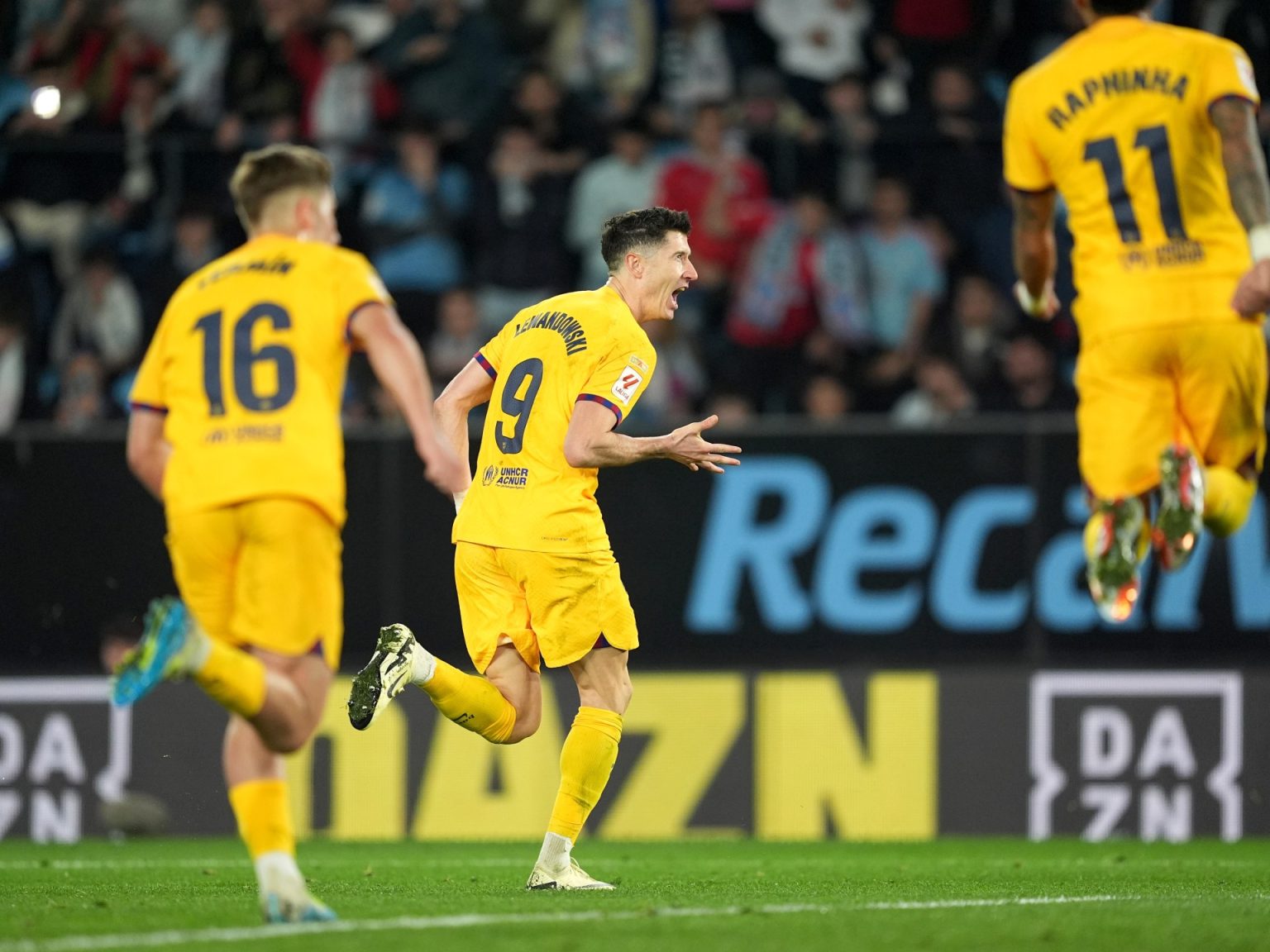 ليفاندوفسكي يعيد برشلونة لسكة الانتصارات في الليغا 2018315548 1708202275