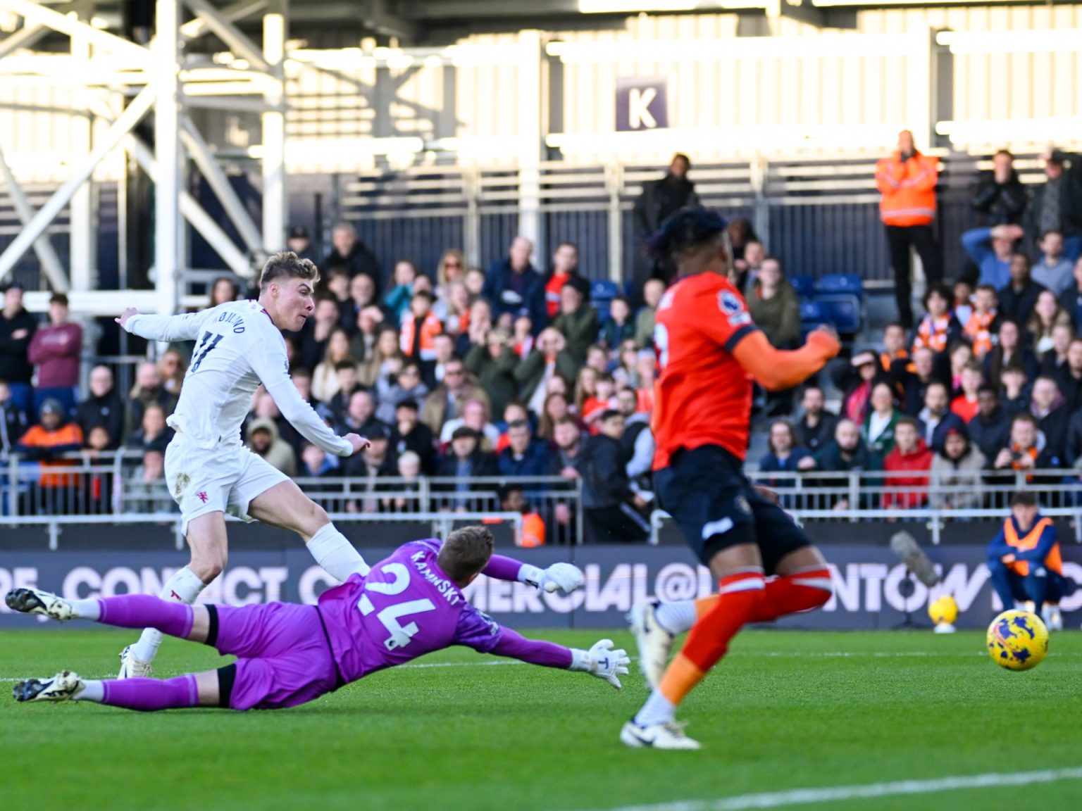 صام 14 مباراة عن التسجيل مع مان يونايتد.. الدانماركي هويلوند يكتب التاريخ بالبريميرليغ 2020523449 1708291021