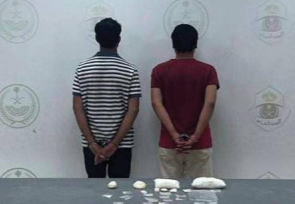 جدة: القبض على مقيمَين لترويجهما مادة الميثامفيتامين المخدر (الشبو) 2204209