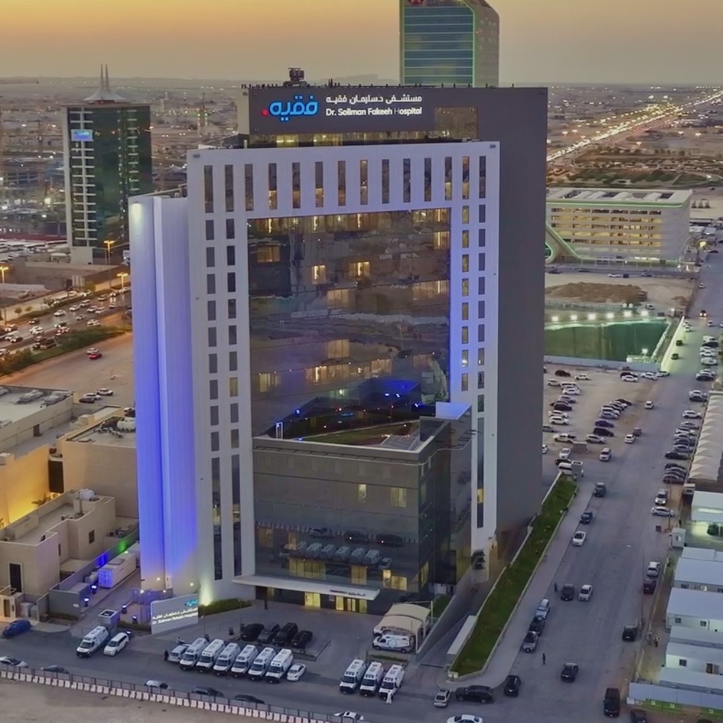 خلال افتتاحه مستشفى الدكتور سليمان فقيه.. أمير الرياض: القيادة حريصة على رعاية المواطن والمقيم صحيا 1 4