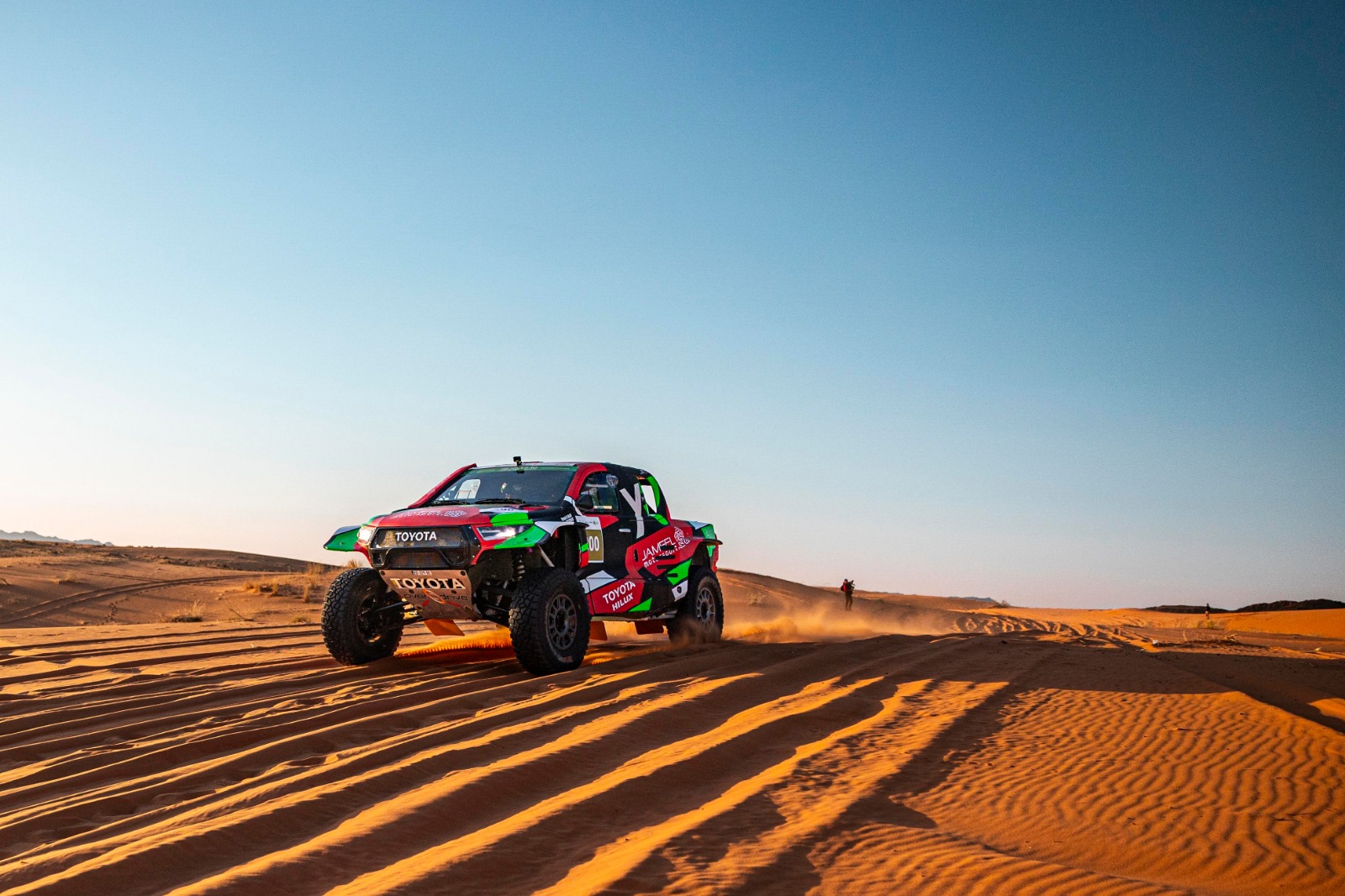 بالصور.. العالمي يزيد الراجحي يستعد للمشاركة في أولى جولات كأس العالم للراليات الباها في حائل 2 804