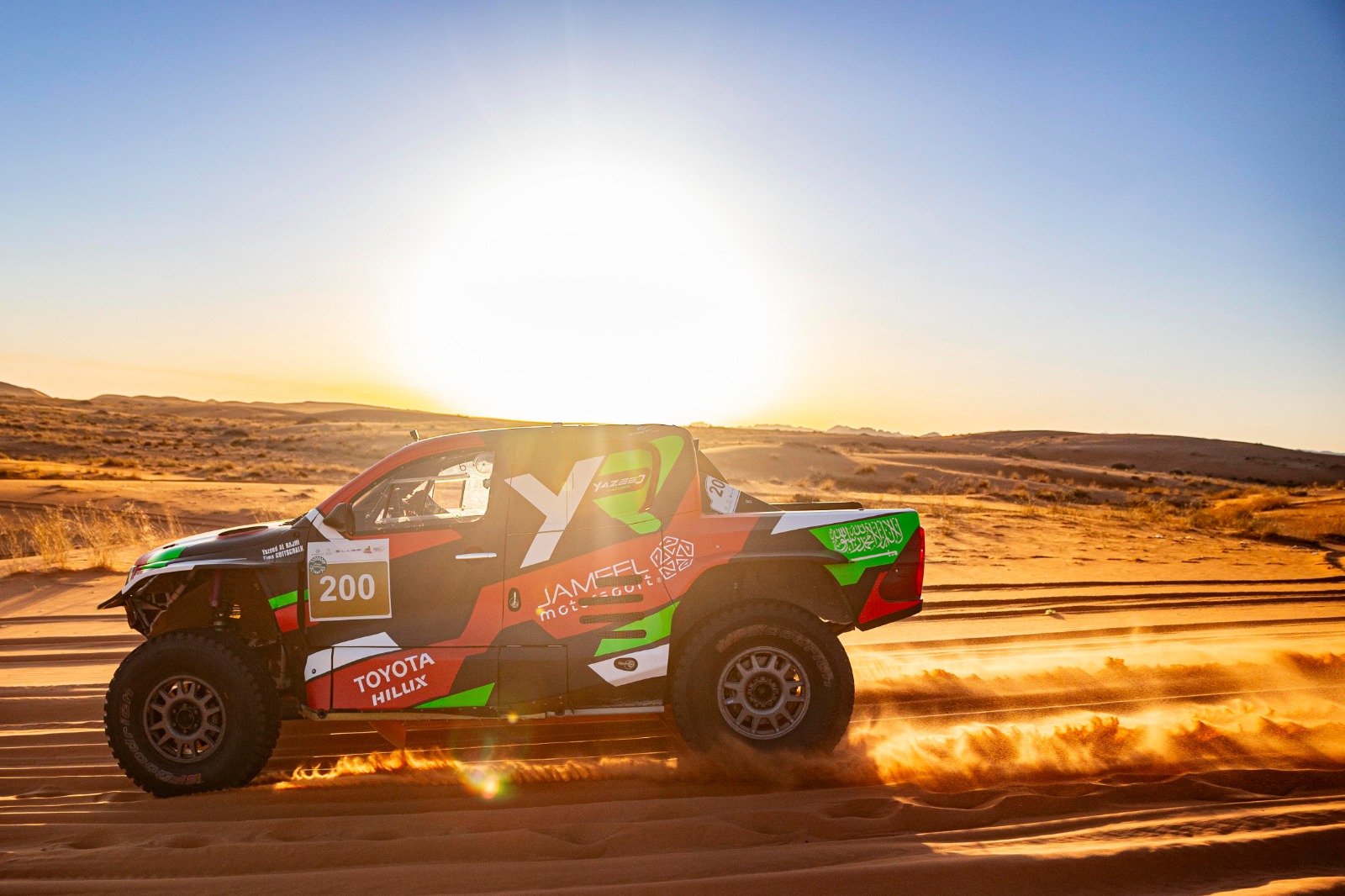 بالصور.. العالمي يزيد الراجحي يستعد للمشاركة في أولى جولات كأس العالم للراليات الباها في حائل 3 805