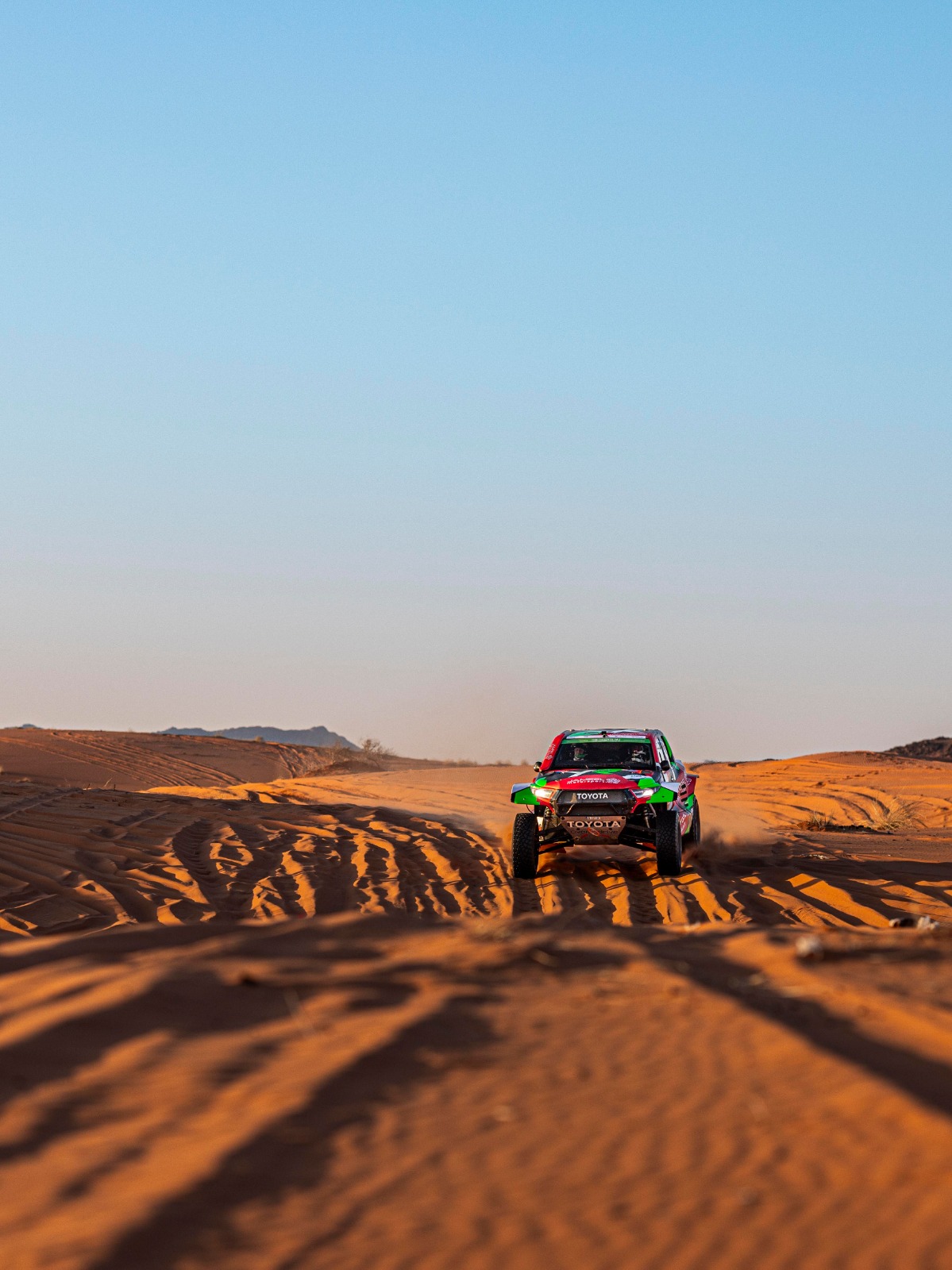 بالصور.. العالمي يزيد الراجحي يستعد للمشاركة في أولى جولات كأس العالم للراليات الباها في حائل 7 809