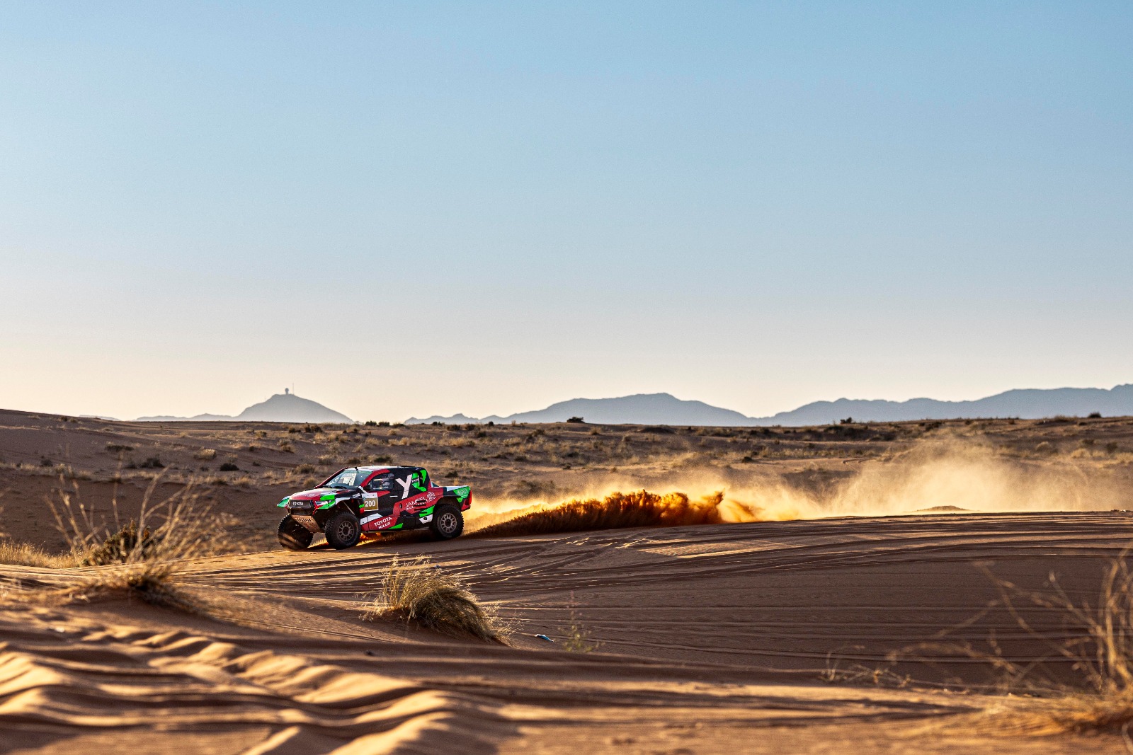 بالصور.. العالمي يزيد الراجحي يستعد للمشاركة في أولى جولات كأس العالم للراليات الباها في حائل 8 810