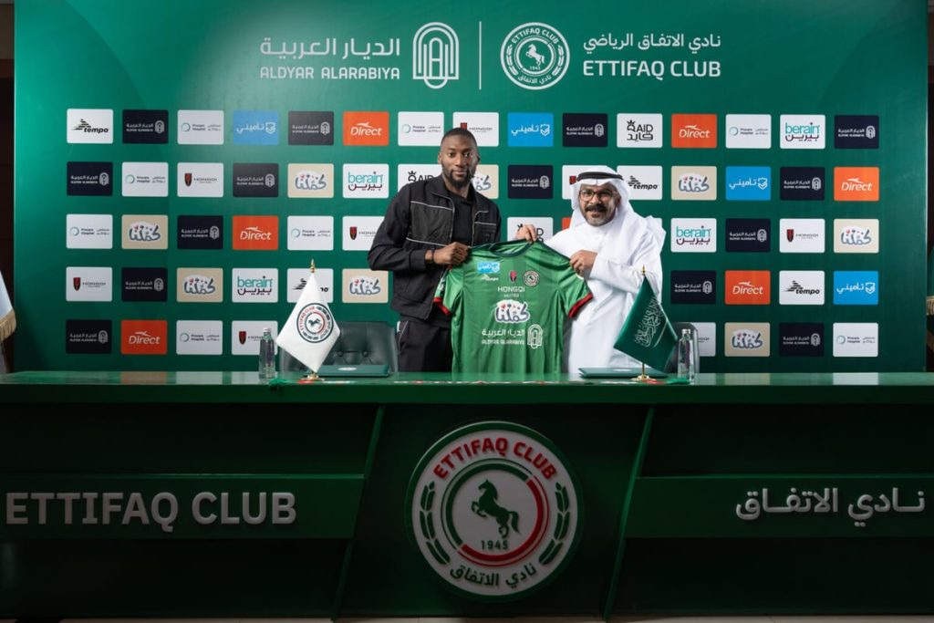 الكاميروني إيكامبي يصل إلى الدمام بعد انضمامه رسميا للاتفاق BB7F4D4A 3BF7 4E75 8A2B 1D0D674CDED5 1536x1024