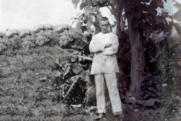 متحف آرثر رامبو في فرنسا يكشف عن مخطوطات شاعر القرن الـ19 1 France / Ethiopia: Arthur Rimbaud (1854 - 1891) standing in front of a tree in Harar. Self-portrait, c. 1883 Jean Nicolas Arthur Rimbaud (20 October 1854 Ð 10 November 1891) was a French poet born in Charleville, Ardennes. He influenced modern literature and arts, inspired various musicians, and prefigured surrealism. He started writing poems at a very young age, while still in primary school, and stopped completely before he turned 21. He was mostly creative in his teens. Rimbaud was known to have been a libertine and for being a restless soul. He traveled extensively on three continents before his death from cancer just after his thirty-seventh birthday. (Photo by: Pictures From History/Universal Images Group via Getty Images) GettyImages-1354483692
