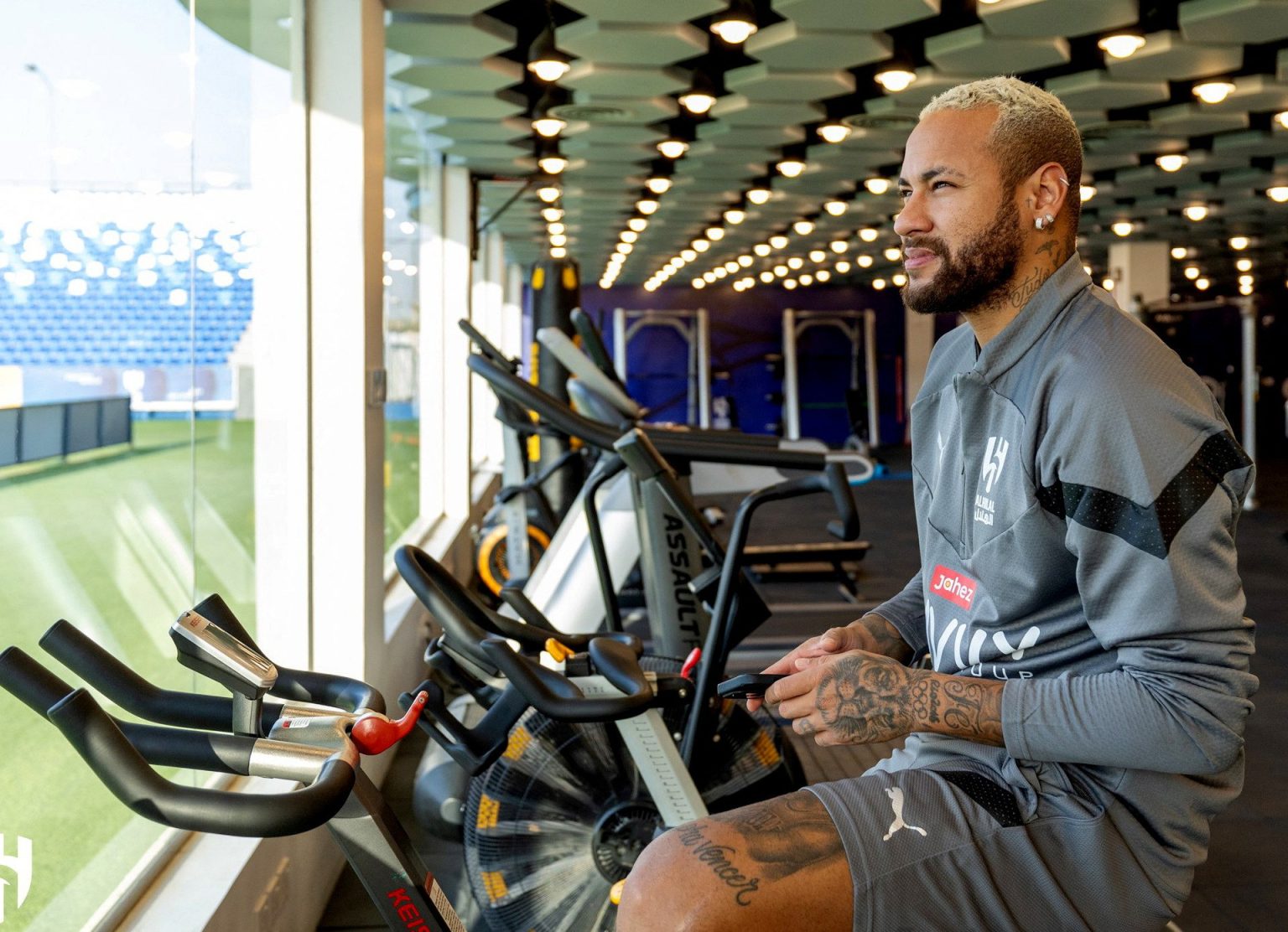 سعرها 340 ألف دولار ووصفها بـ”طفلي الجديد”.. نيمار يضم سيارة فاخرة لمجموعته الخرافية RC2M26AMA1WP 1708188148