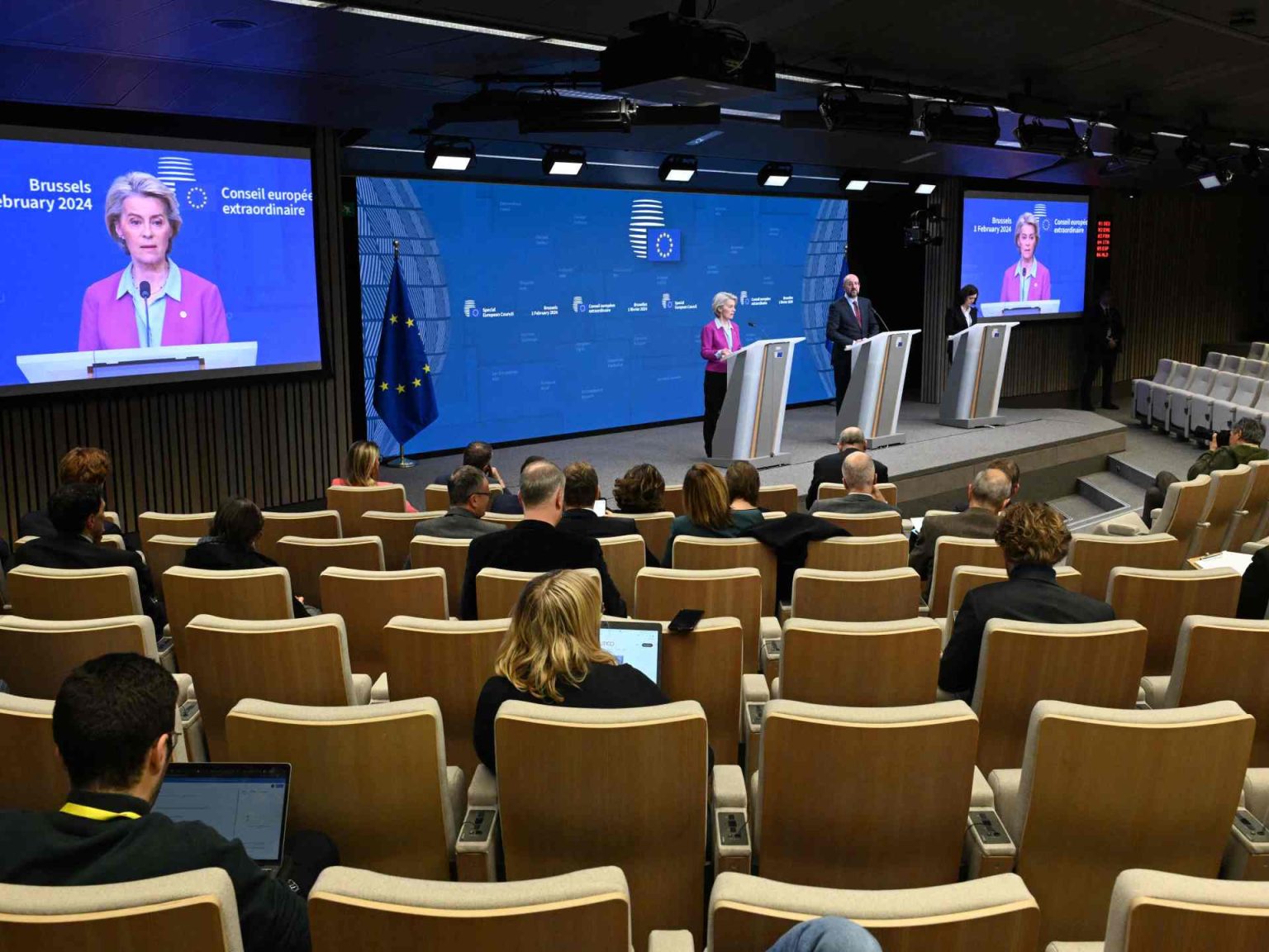 رسالة لموسكو وأخرى لواشنطن.. الاتحاد الأوروبي يقرّ مساعدات لأوكرانيا doc 34hf2dr 1706853289