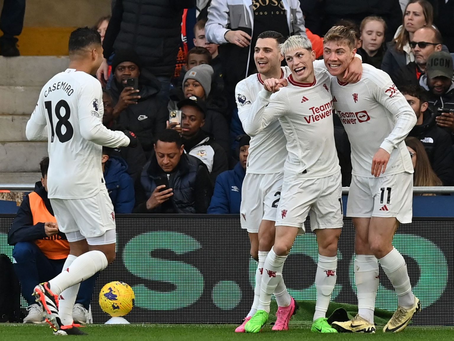 مانشستر يونايتد يحقق فوزه الخامس على التوالي في البريميرليغ doc 34jp9jn 1708286645