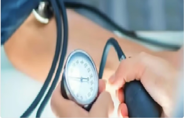 استشاري يوضح الطريقة الصحيحة لقياس ضغط الدم f24fe6b3 40b3 46a5 8069 ac090d184ef9