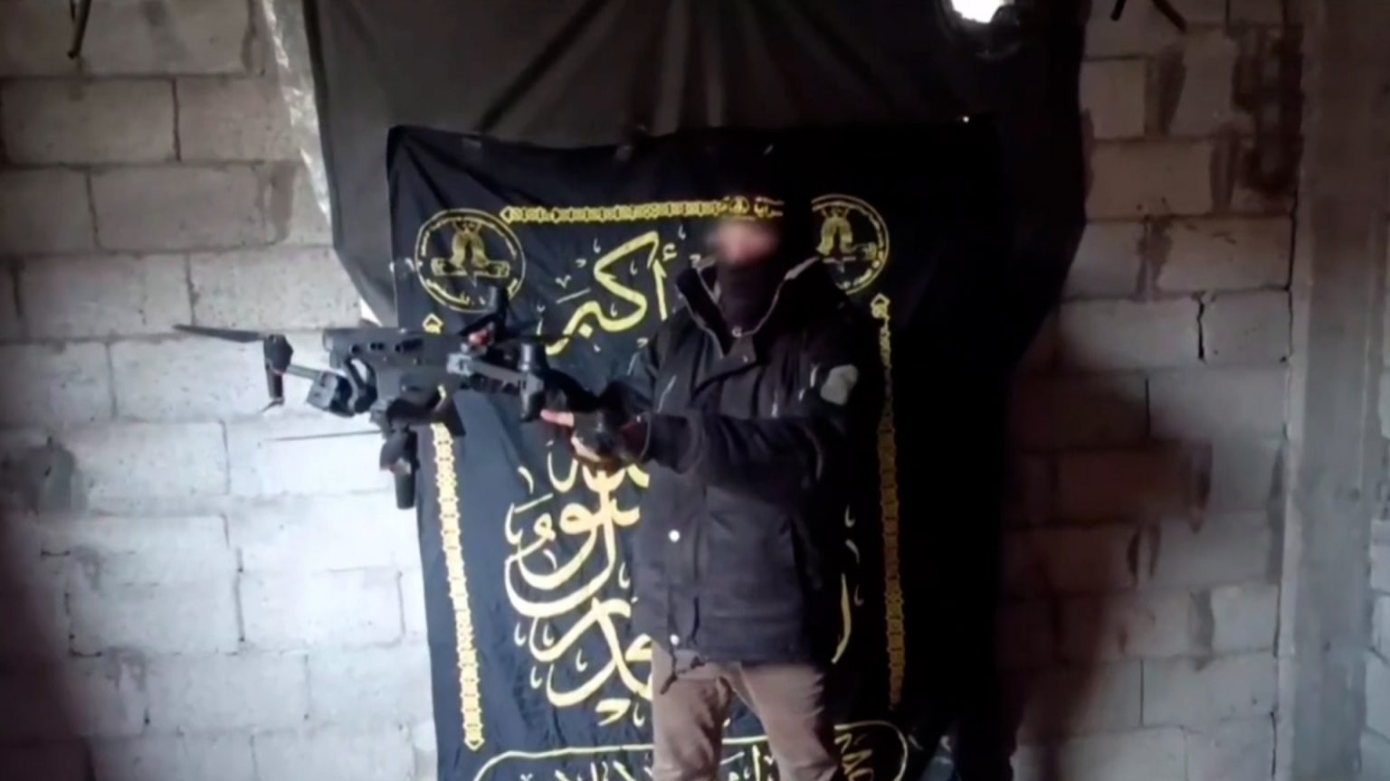 فيديو لسرايا القدس يظهر السيطرة على مسيّرة إسرائيلية جنوب غرب خان يونس image 1706973861