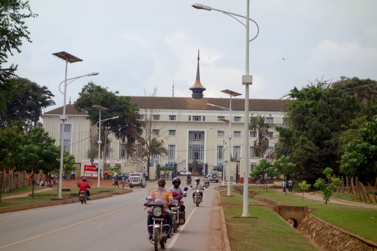مملكة داخل جمهورية.. تعرّف على بوغندا 2 KAMPALA, UGANDA - CIRCA SEPTEMBER 2016: Bulange Lukiiko (meaning Parliament) of the Kingdom of Buganda on Namirembe Hill; Shutterstock